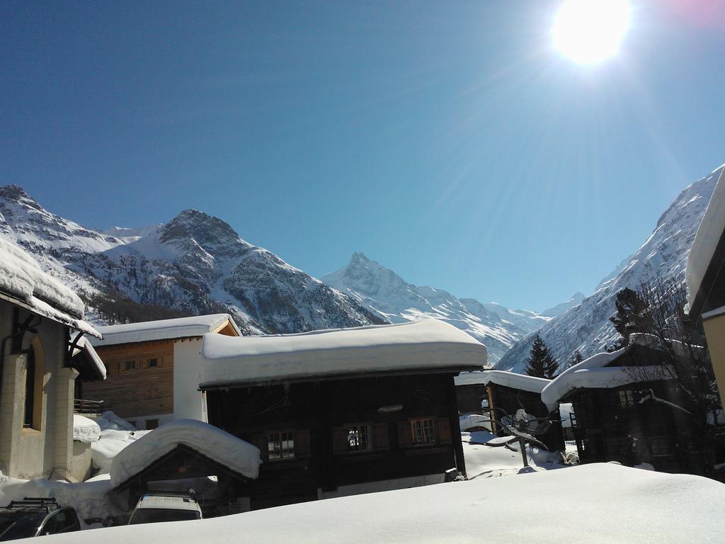 Hotel - Petit-Dejeuner Le Trift Zinal Bagian luar foto