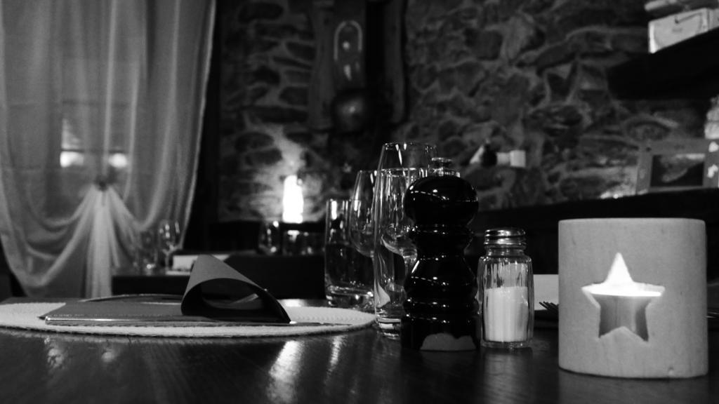 Hotel - Petit-Dejeuner Le Trift Zinal Bagian luar foto