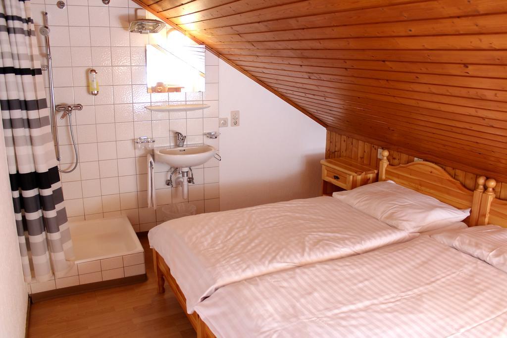 Hotel - Petit-Dejeuner Le Trift Zinal Bagian luar foto